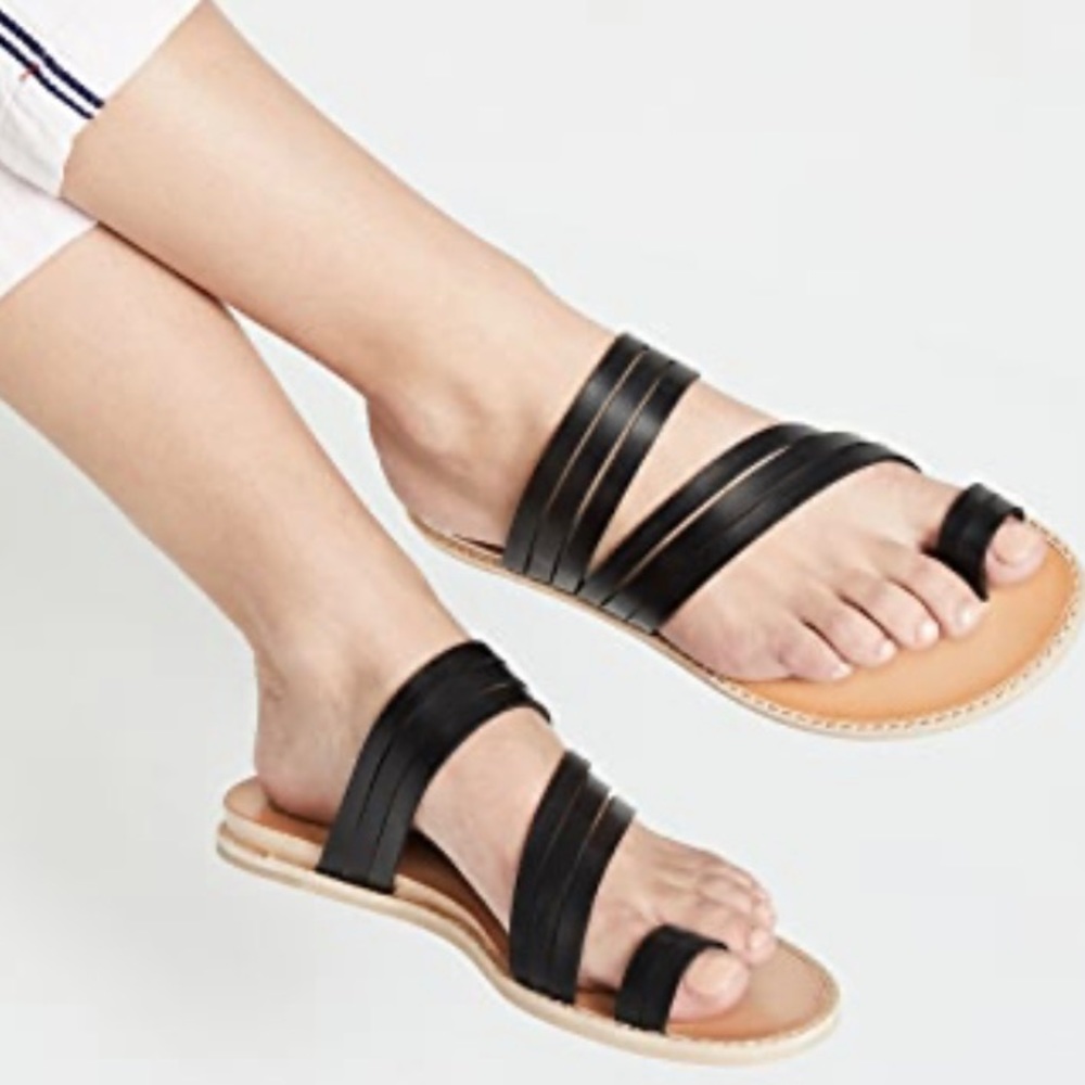 Dolce Vita Nelly Black Leather Strappy Flat Toe Loop Sandals Size 6
